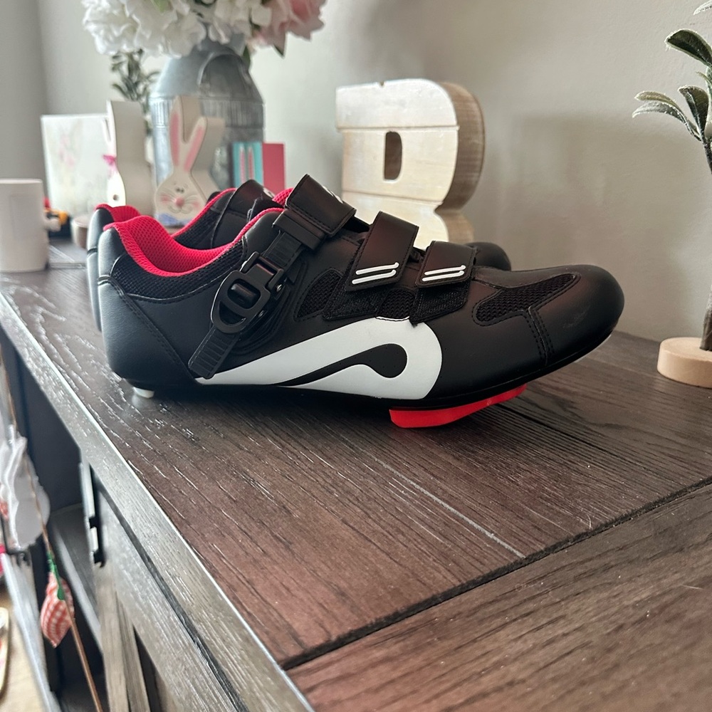 Peloton Men's Black and Red Cycling Shoes - Picture 2 of 6